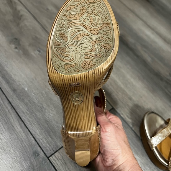 Softt St. Denis Champagne Gold Platform Heeled Sandals - Picture 4 of 6